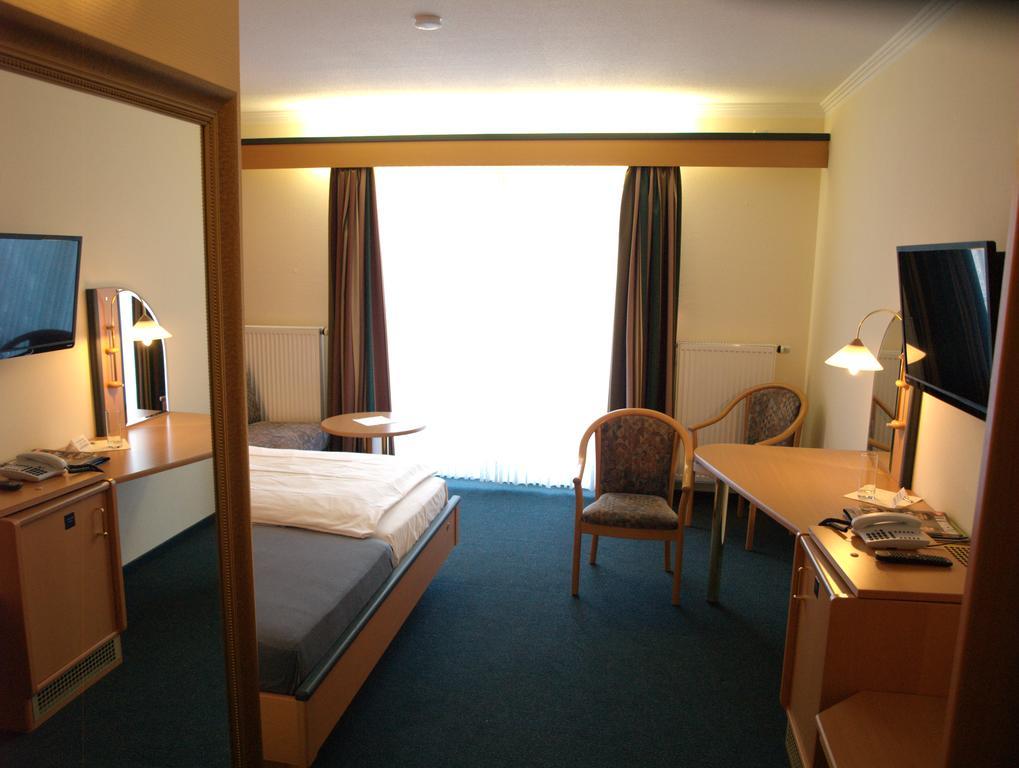 Waldhotel Kurfuerst Kaisersesch ภายนอก รูปภาพ